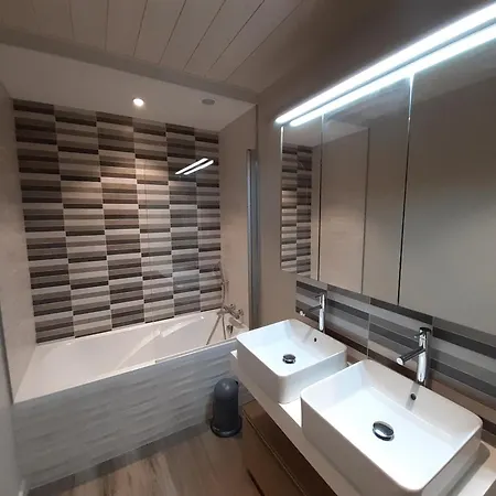 Apartment Skis Aux Pieds, 3 Chambres, Renove, Idealement Situe Pres Des Commerces A 1650 - Fr-1-514-61 Courchevel
